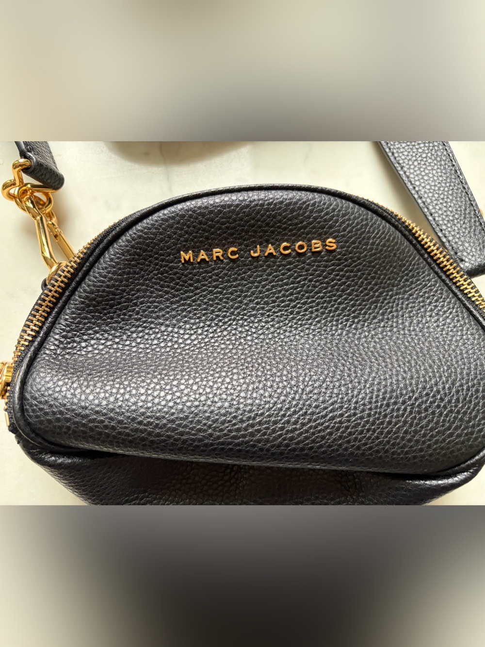 Marc Jacobs The Rewind Oval Crossbody Bag Pebbled Black Pebbled Leather - Picture 5 of 8